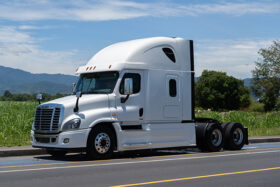 Freightliner Cascadia Blanco 2016 – El Salvador Camiones