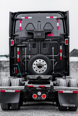 Freightliner Cascadia (Black) the best one full