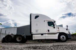 Freightliner Cascadia Caja 18 full