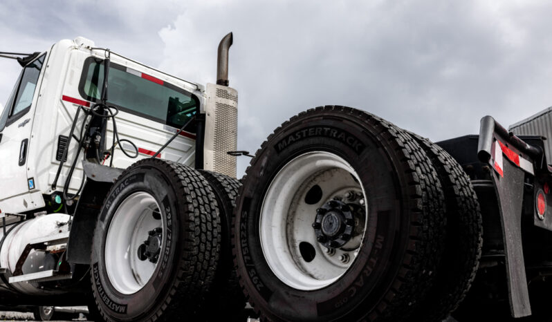 Camion International Day Cab Blanco full