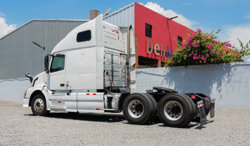 Volvo VNL 2014 Camion El Salvador full