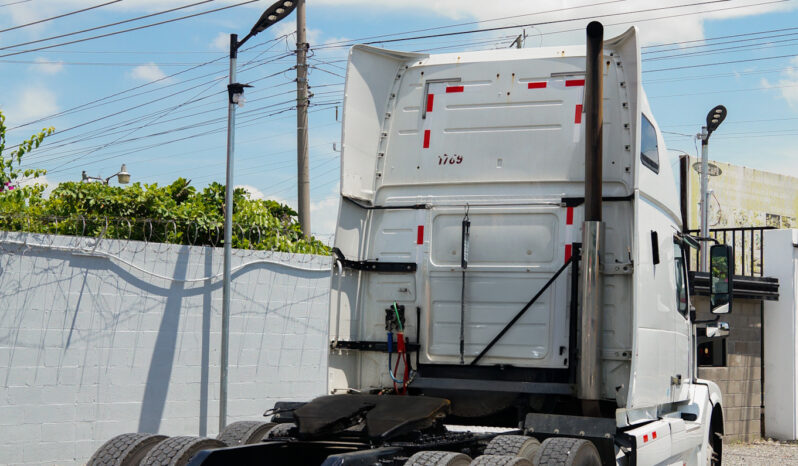 Volvo VNL 2014 Camion El Salvador full