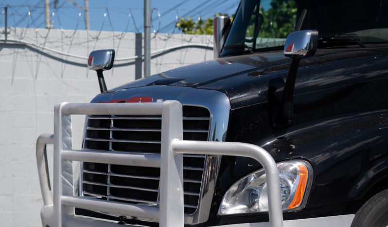 Freightliner Cascadia Negro 2016 – El Salvador Camiones full