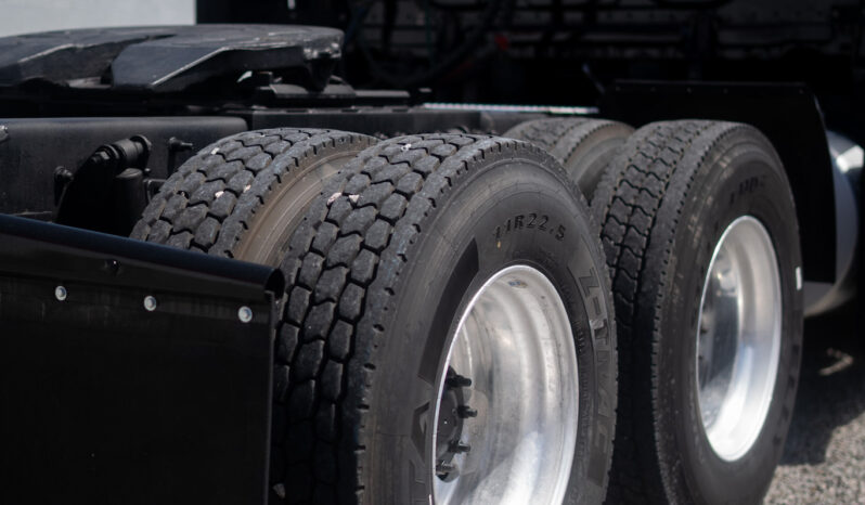 Freightliner Cascadia Negro 2016 – El Salvador Camiones full