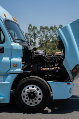 Freightliner Cascadia Blanco 2016 – El Salvador Camiones full