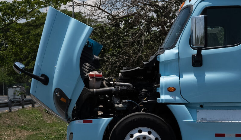 Freightliner Cascadia Blanco 2016 – El Salvador Camiones full