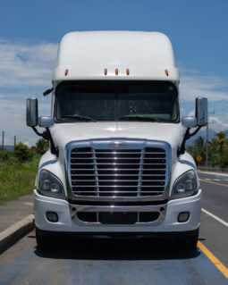 Freightliner Cascadia Blanco 2017 – El Salvador Camiones full