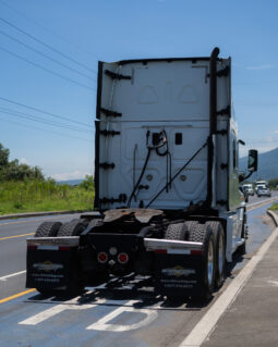 Freightliner Cascadia Blanco 2017 – El Salvador Camiones full