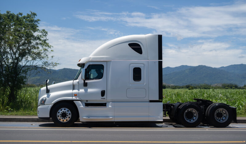 Freightliner Cascadia Blanco 2017 – El Salvador Camiones full