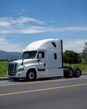 Freightliner Cascadia Blanco 2017 – El Salvador Camiones