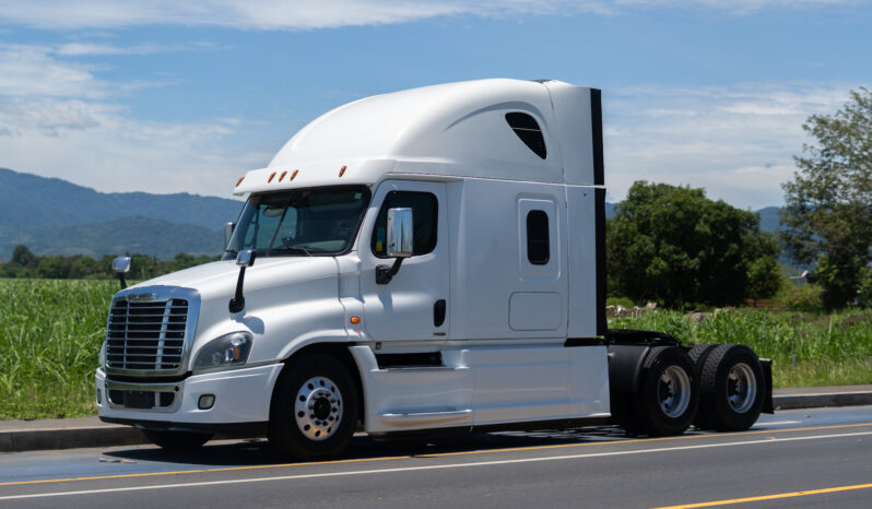 Freightliner Cascadia Blanco 2017 – El Salvador Camiones full