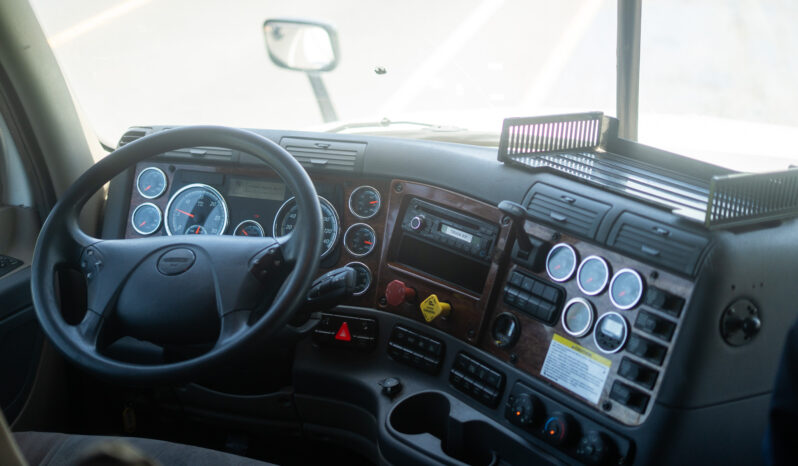 Freightliner Cascadia Blanco 2017 – El Salvador Camiones full