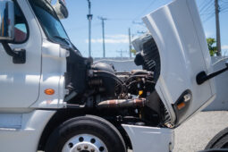 Freightliner Cascadia Blanco 2017 – El Salvador Camiones full