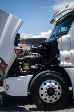 Freightliner Cascadia Blanco 2017 – El Salvador Camiones full