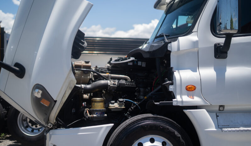 Freightliner Cascadia Blanco 2017 – El Salvador Camiones full