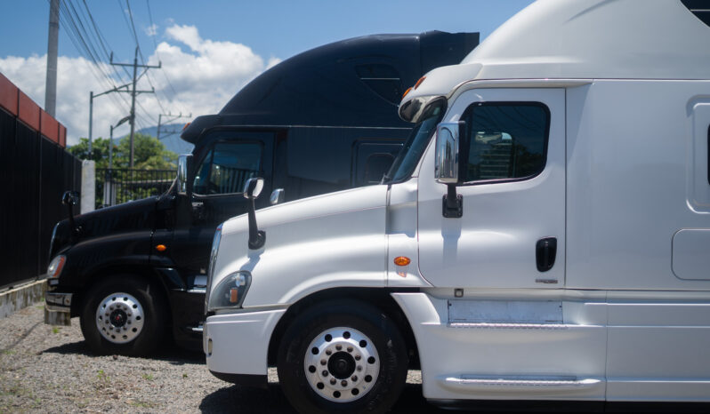 Freightliner Cascadia Blanco 2017 – El Salvador Camiones full