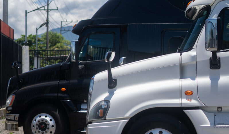 Freightliner Cascadia Blanco 2017 – El Salvador Camiones full