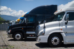 Freightliner Cascadia Blanco 2017 – El Salvador Camiones full