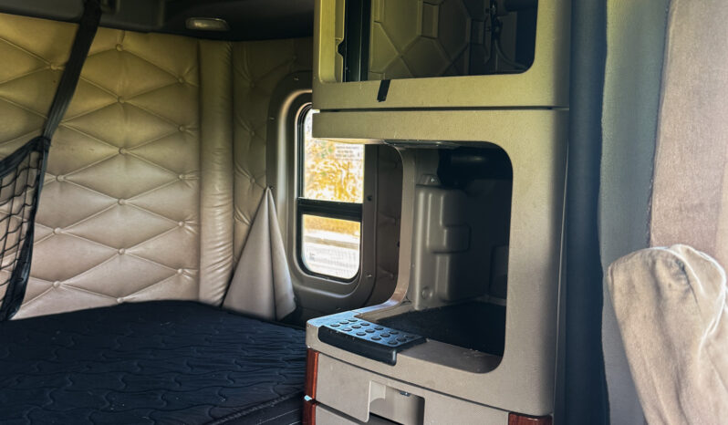Freightliner Cascadia Blanco 2017 – El Salvador Camiones full